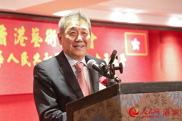 香港藝術(shù)品商會(huì)理事長(zhǎng)翟健民致辭。人民網(wǎng) 吳宇揚(yáng)揚(yáng)攝