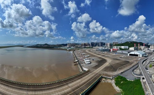 填海擴(kuò)建工程項(xiàng)目施工區(qū)域。澳門國際機(jī)場專營股份有限公司供圖