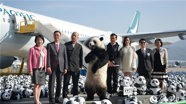 圖1.香港大型熊貓主題展覽“PANDA GO!香港游”歡迎儀式舉行。人民網(wǎng) 嚴(yán)小晶 攝