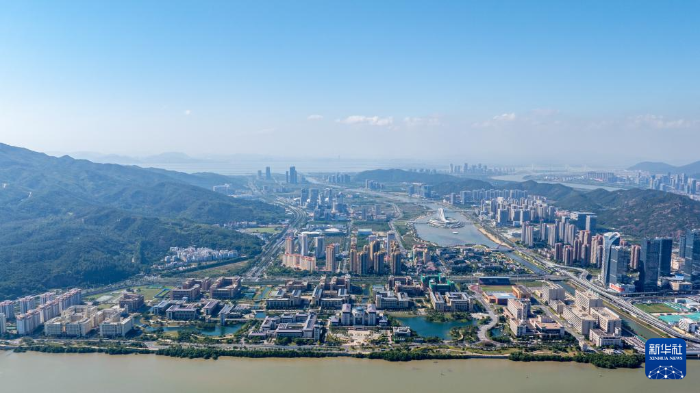 12月4日，澳門大學(xué)橫琴校區(qū)和橫琴一帶的景色（無(wú)人機(jī)照片）。