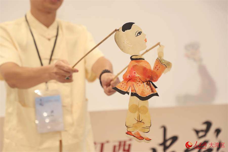 江西湘東皮影戲。人民網(wǎng) 吳宇揚揚攝